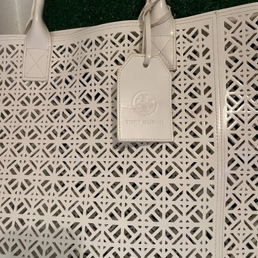 Tory Burch White Laser-Cut Tote Bag - Picture 4 of 8